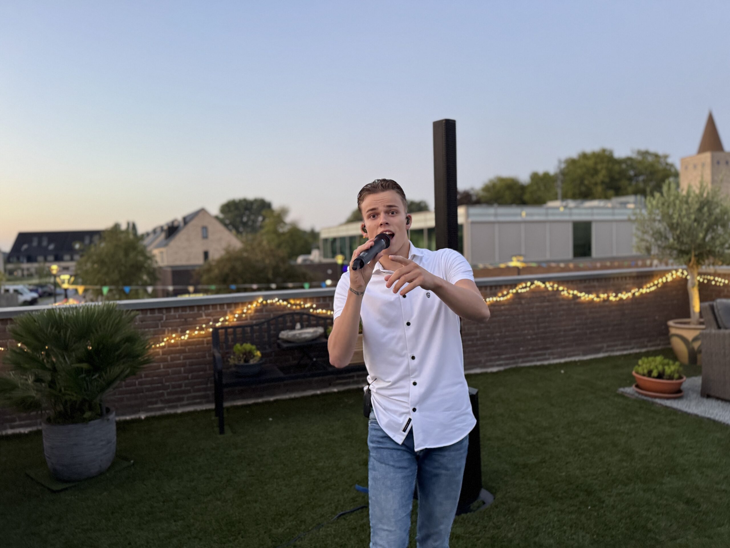 Optreden Bradley Hulst op dakterras